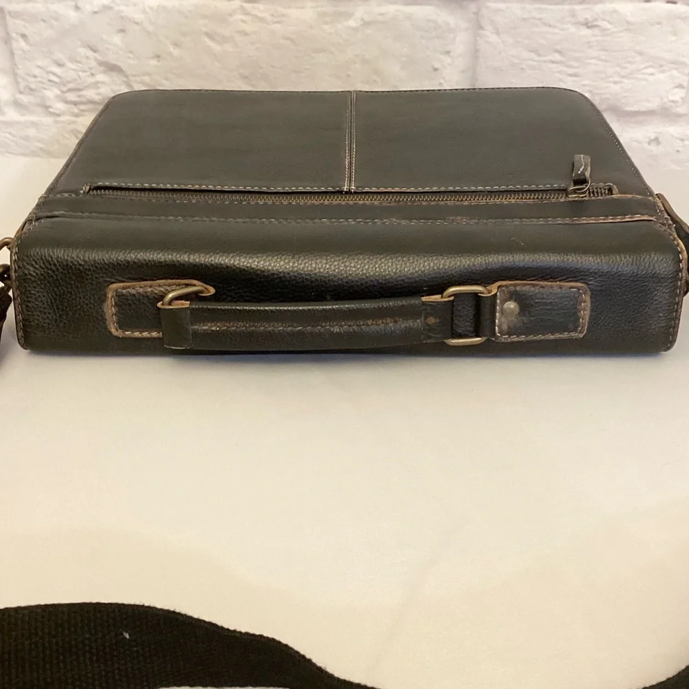 Wilson’s Leather Dark Brown Messenger Bag Laptop Vintage Briefcase Distressed